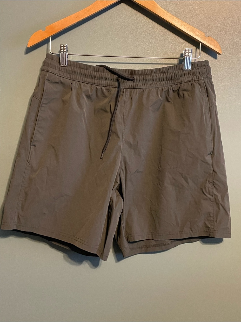 Old Navy Active USA Quick-Dry Athletic Shorts — Dark olive green